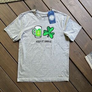 Life Is Good Men’s Keep it Simple Beer & Clover Crusher Tee, Heather Gray, Small